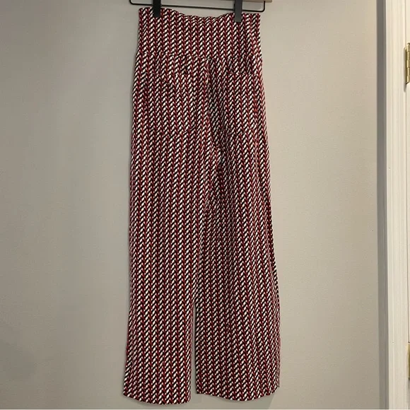 CAbi XS Geometric Wide Leg Crop Pants Red Navy High Rise Boho (flaw) - Picture 4 of 9